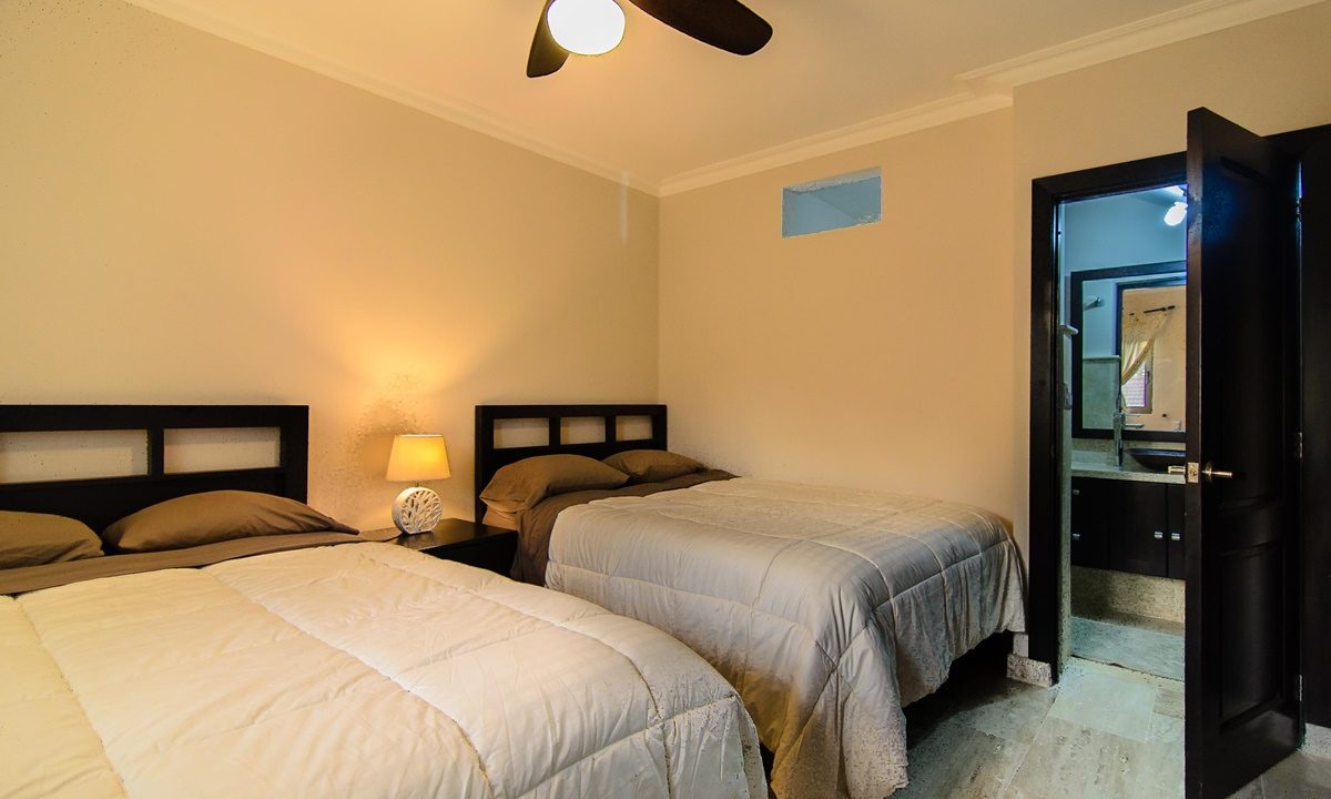 08 Bedroom downstairs