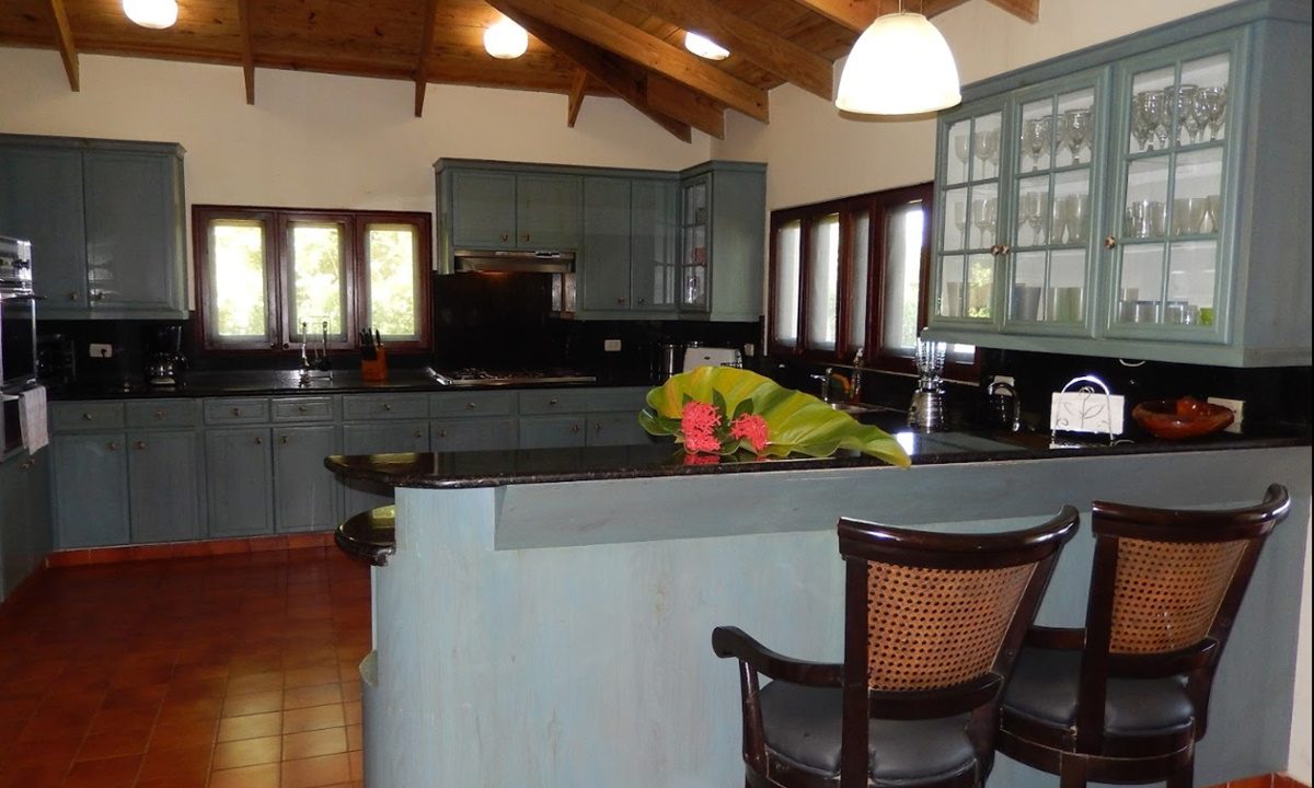 fully equipped kitchen