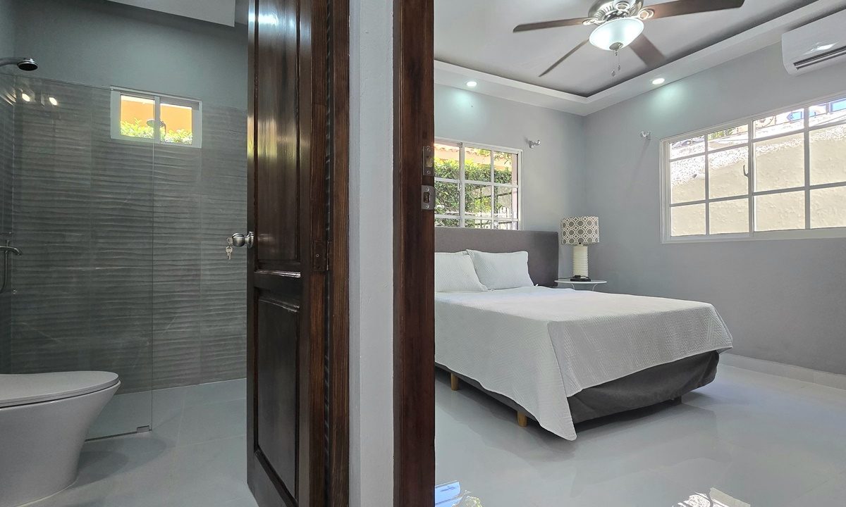 Villa bedroom 2 (8)
