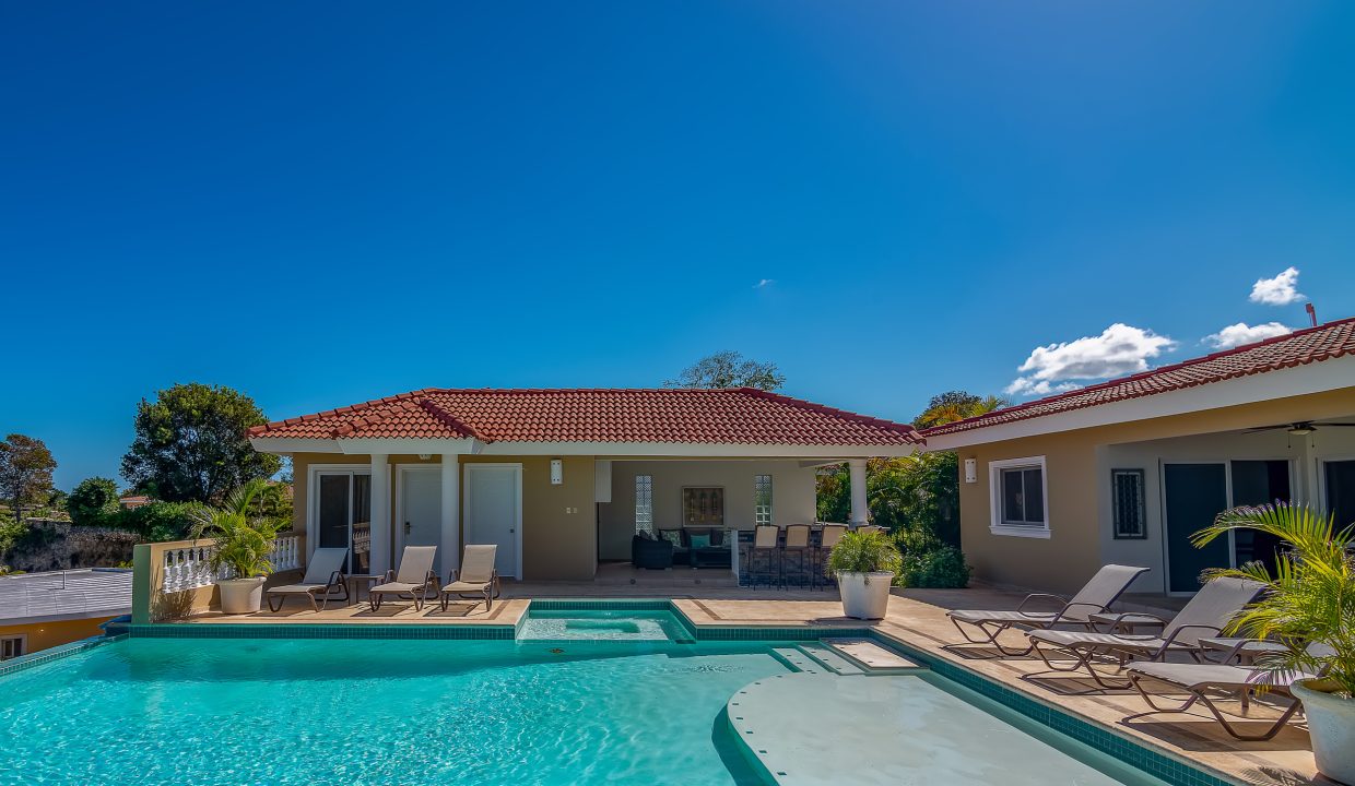 10-Pool_G8S4257-HDR