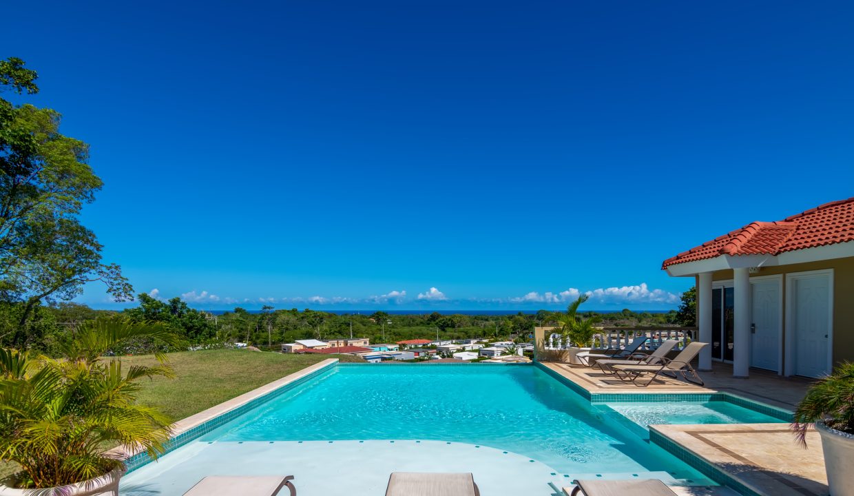 10-Pool_G8S4284-HDR
