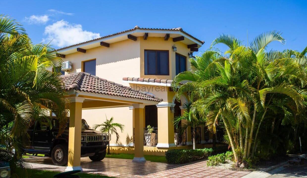 4-bedroom luxury villa with pool in Sosúa Ocean Village