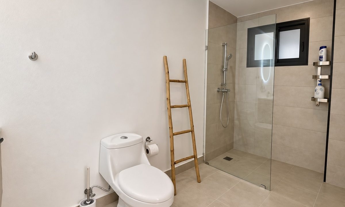 2nd bathroom
