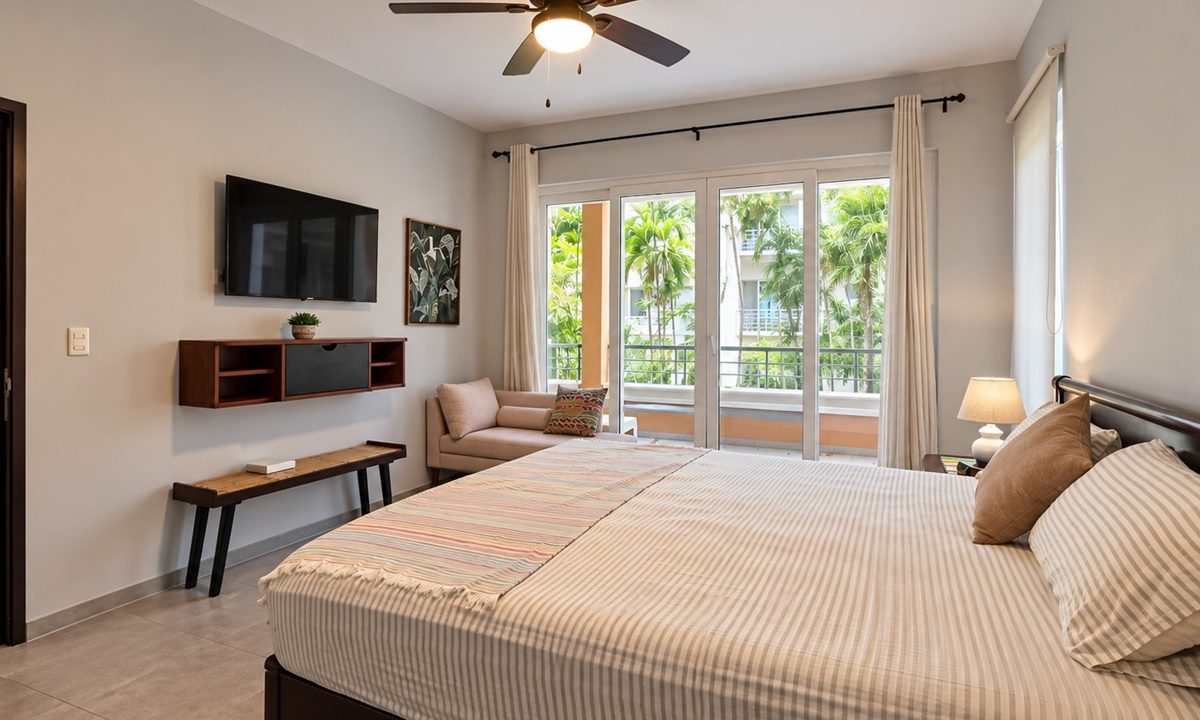 Cozy Tropical Bedroom Retreat