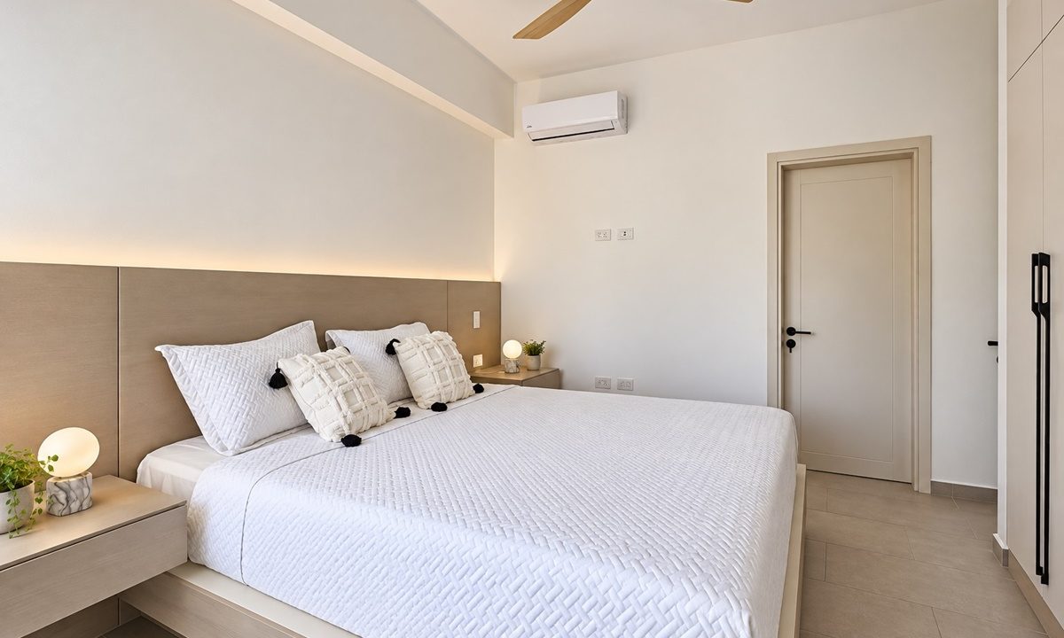 Master king size bed