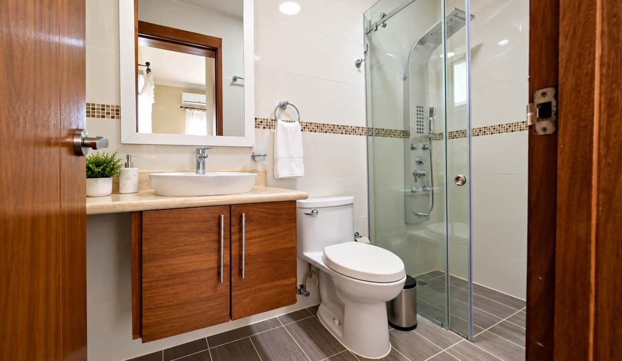 Modern warm-toned bathroom interior