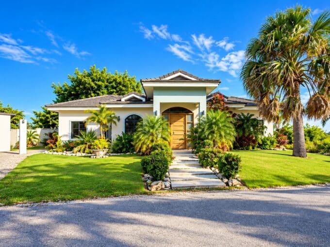 Spacious Contemporary Villa with Private Pool in Lomas Mirones, Sosúa